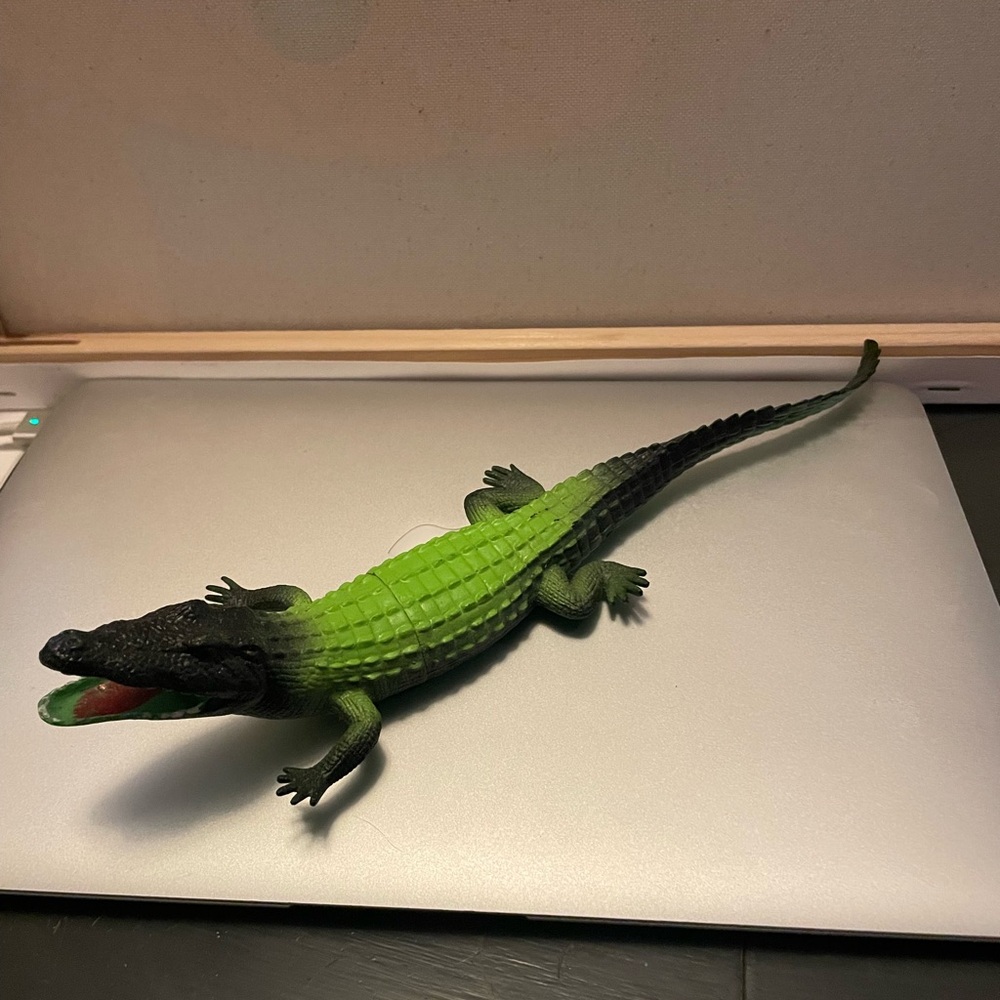 Alligator or crocodile Green and Black Reptile Toy - Picture 3 of 5